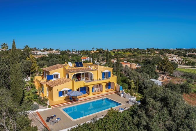 Villa in Guia - view 1