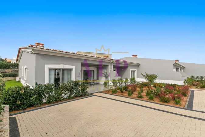 Villa in Lagos - view 1