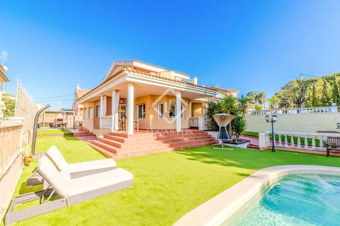 House in Sant Pere de Ribes - view 1