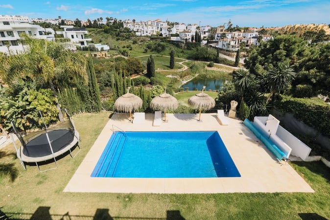 Villa in Estepona - view 1