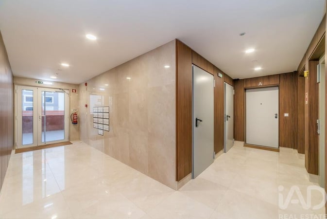 Apartment in Venteira - view 1