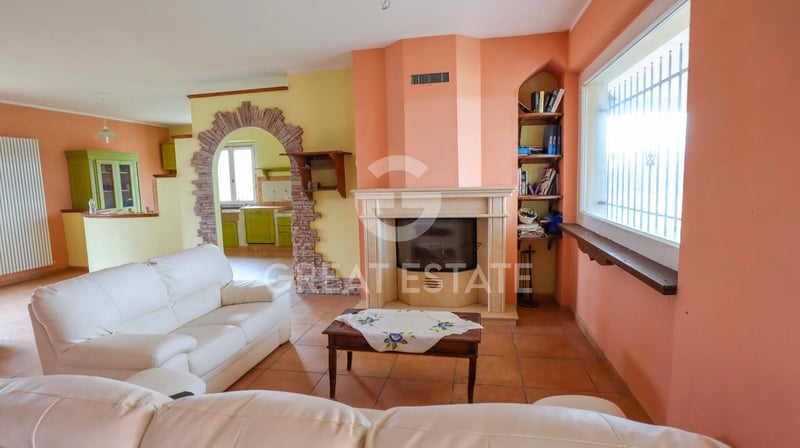 House in Apecchio - view 1