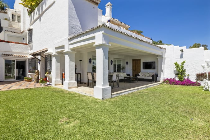 House in Marbella Del Este - view 1