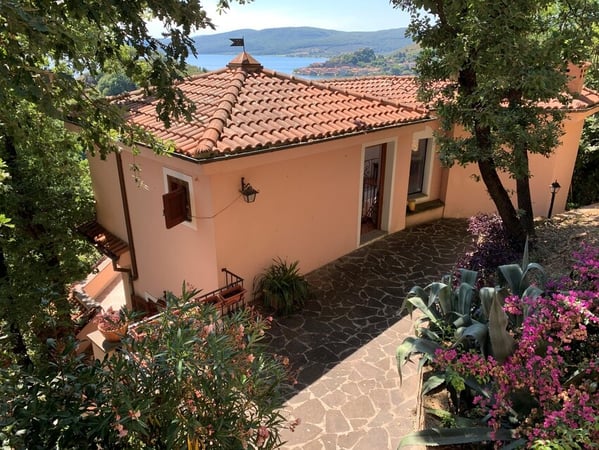 Villa in Trevignano Romano - view 1