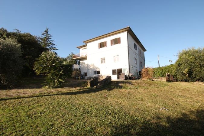 House in Pomarance - view 1