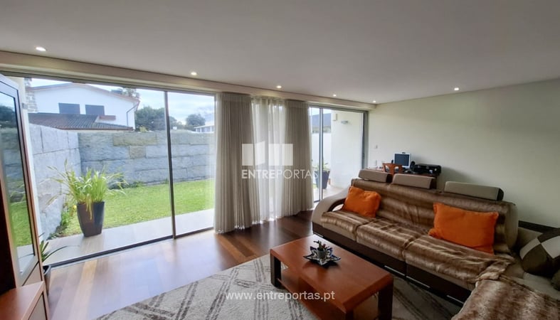 House in Povoa de Varzim - view 1