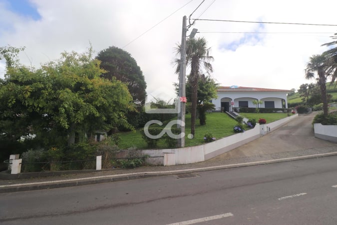 Villa in Maia - view 1