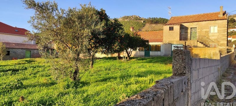 House in Penha Garcia - view 1
