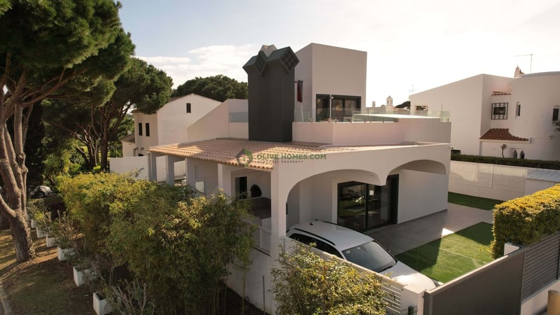 Villa in Quarteira - view 1