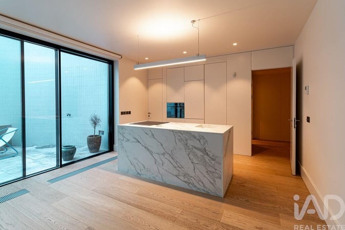 Apartment in Santa Maria Maior - view 1