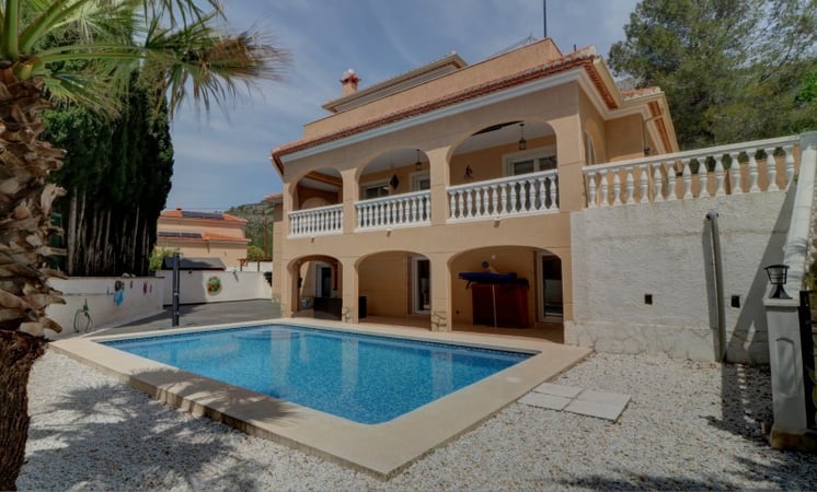 Villa in La Drova - view 1