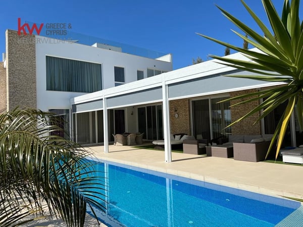 House in Pegeia - view 1