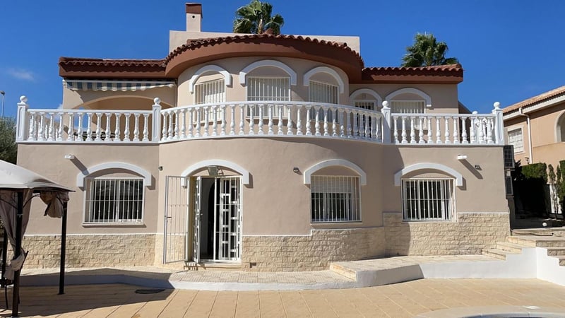 Villa in Alicante - view 1