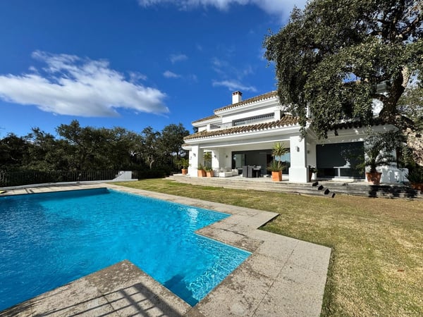 Villa in Sotogrande - view 1