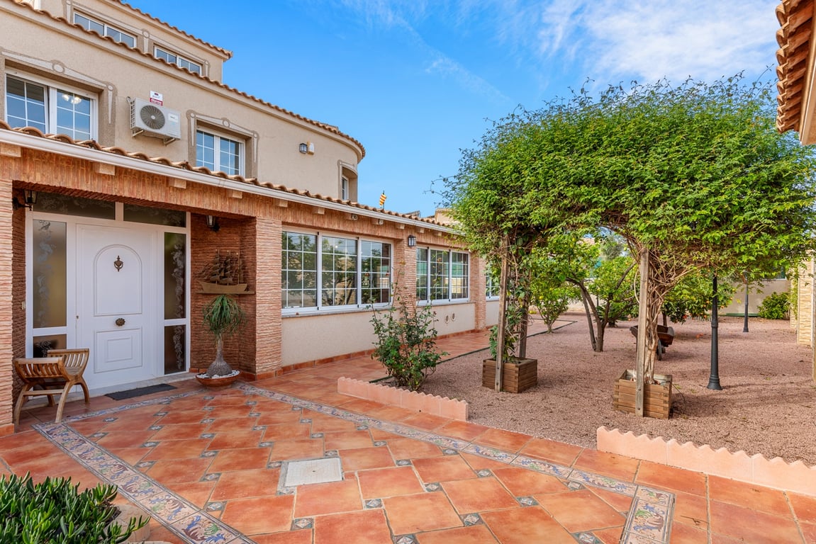 Villa in El Chaparral - Image 3