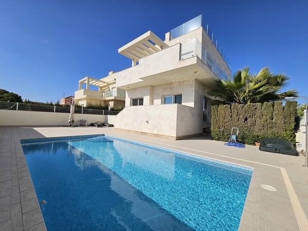 Villa in La Zenia - view 1
