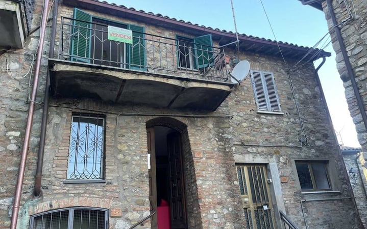 House in Ficulle - view 1