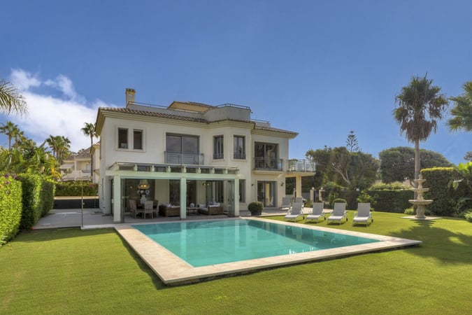 House in Marbella Del Este - view 1