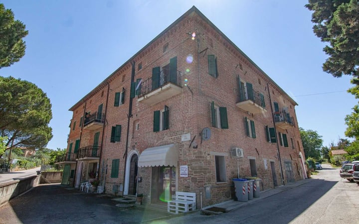 House in Castiglione del Lago - view 1