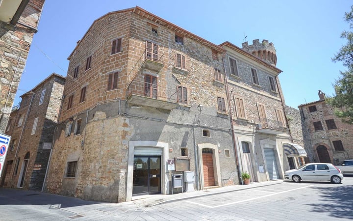 House in Ficulle - view 1