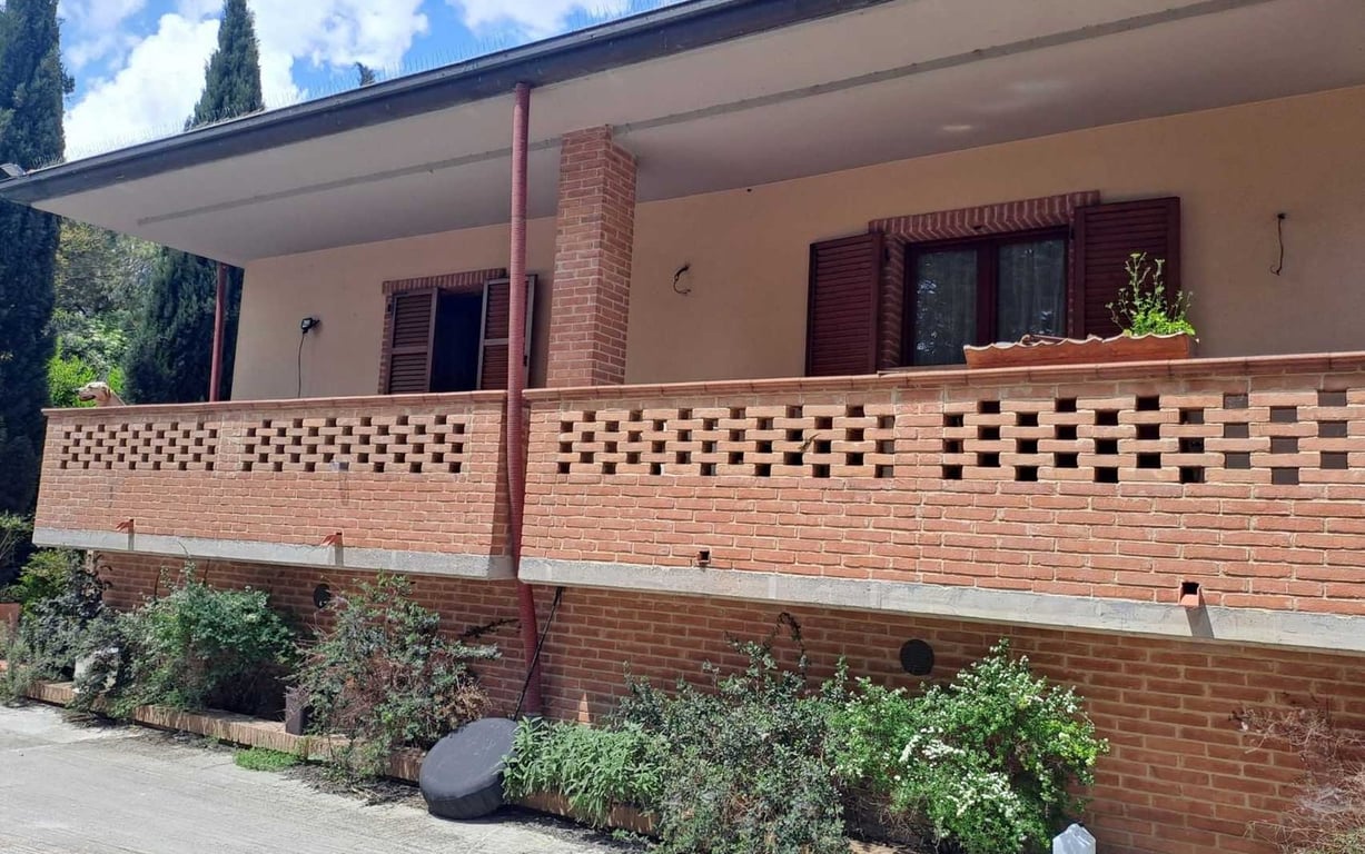 House in Maranzano - Image 3