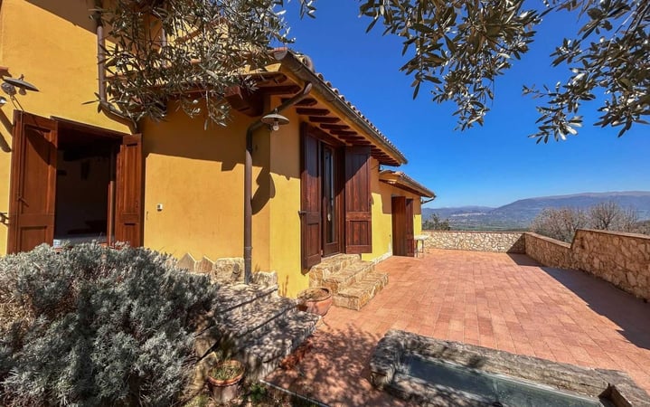 House in Bettona - view 1