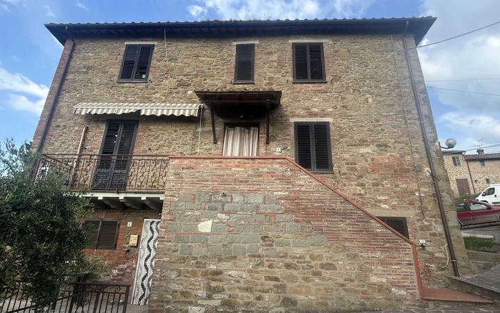 House in Paciano - view 1