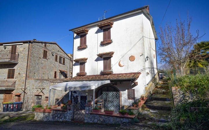 House in Monteleone d'Orvieto - view 1