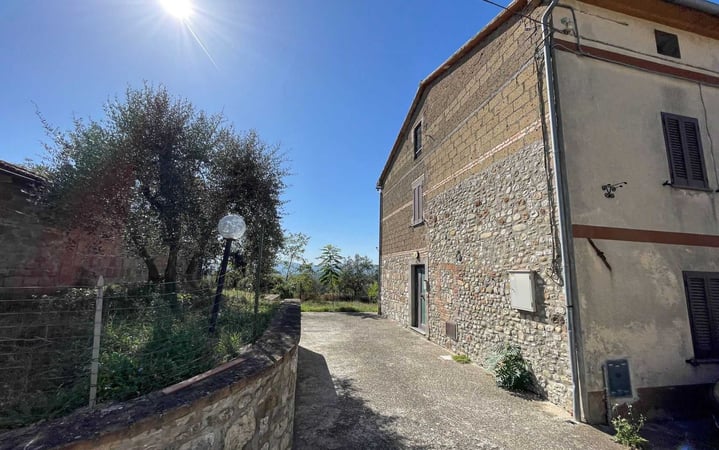 House in Fabro - view 1