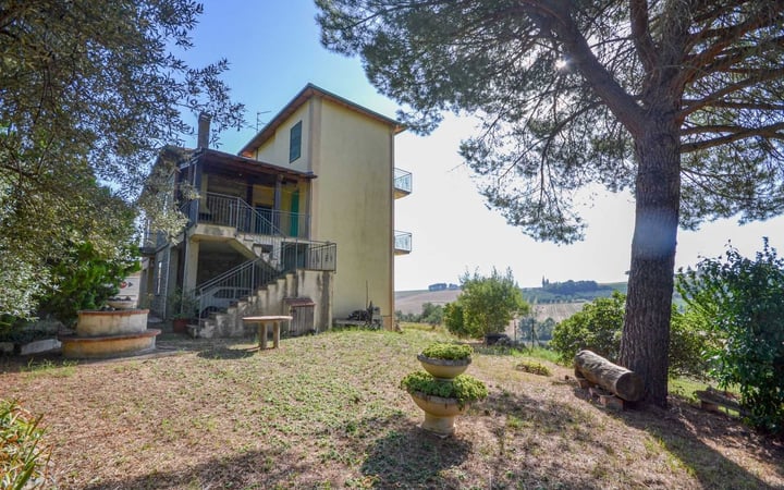 House in Castiglione del Lago - view 1