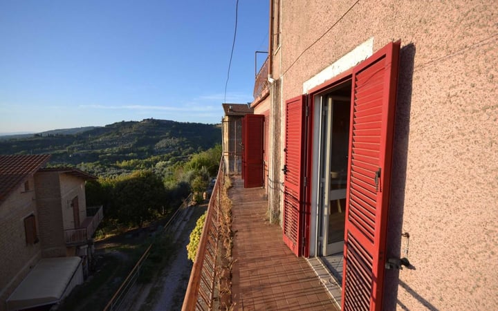 House in San Lorenzo Nuovo - view 1