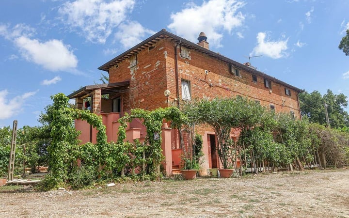 House in Castiglione del Lago - view 1