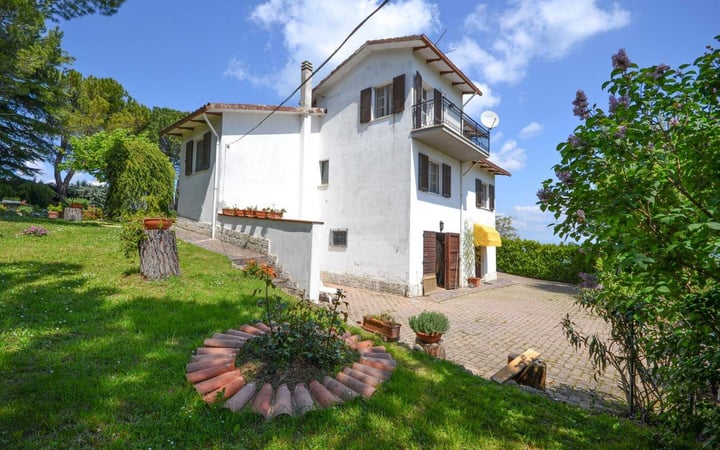 House in Sarteano - view 1