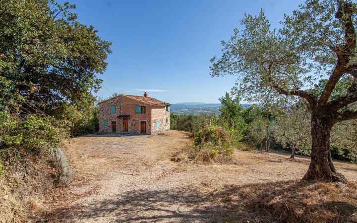 House in San Venanzo - view 1