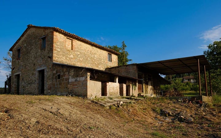 House in Todi - view 1