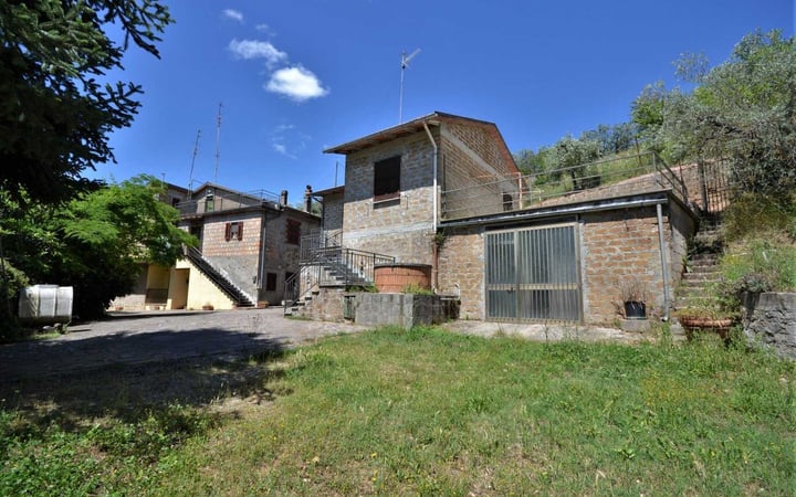 House in Orvieto Scalo - view 1