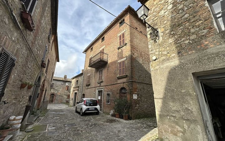 House in Ficulle - view 1