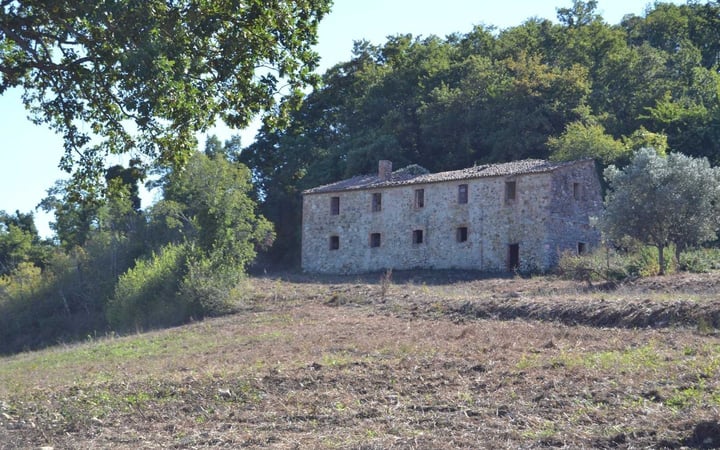 House in Allerona - view 1
