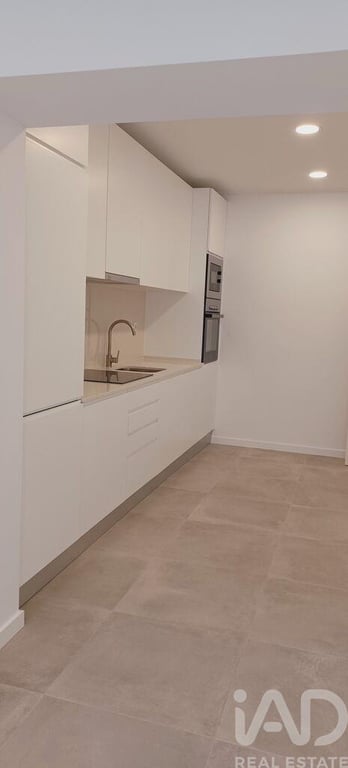 Apartment in Barreiro - Image 3