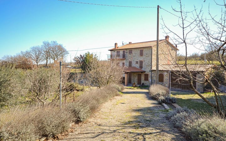House in Bagnoregio - view 1
