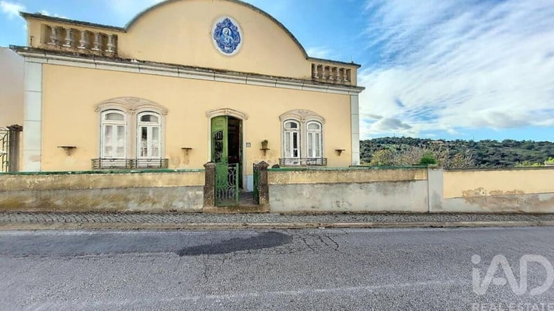 House in Paderne - view 1