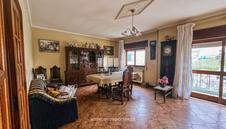 House in Santa Marta de Portuzelo - view 1