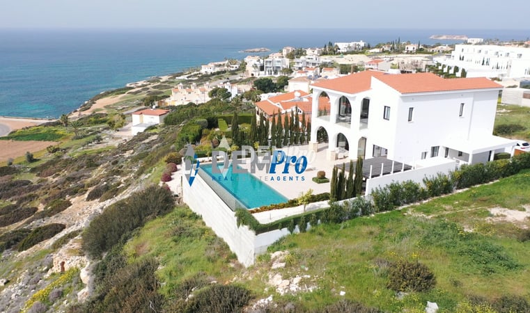 Villa in Pegeia - view 1