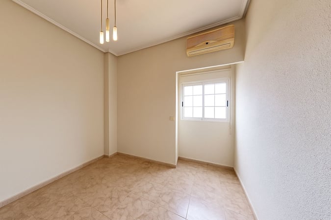 Apartment in L'Eixample - view 1