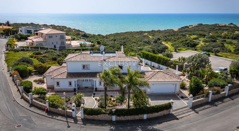 Villa in Carvoeiro - view 1
