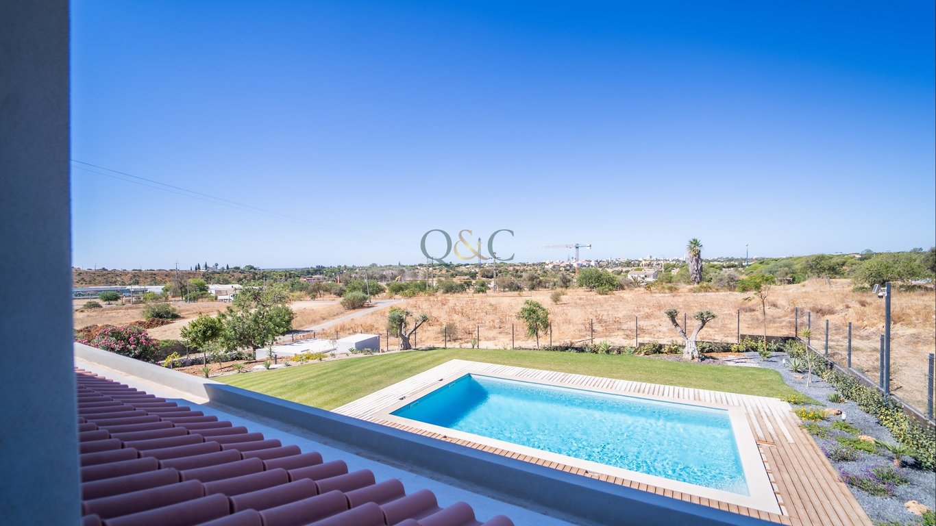 Villa in Quarteira - Image 2