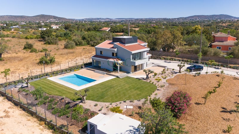 Villa in Quarteira - view 1