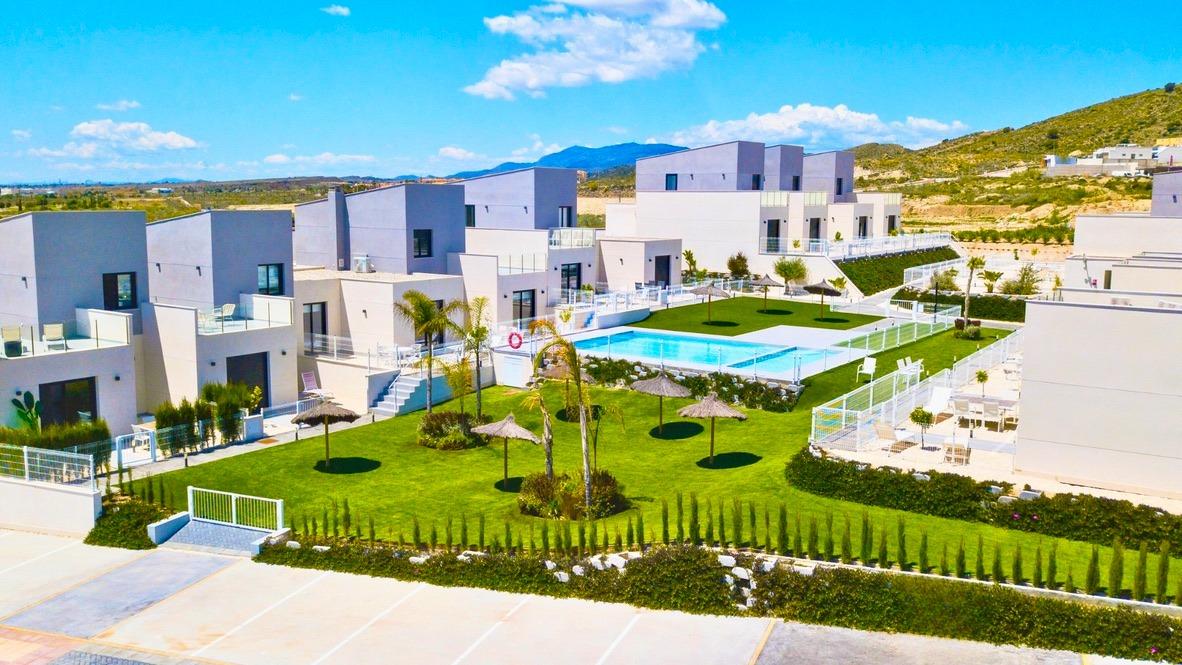 Villa in Los Brianes - Image 3