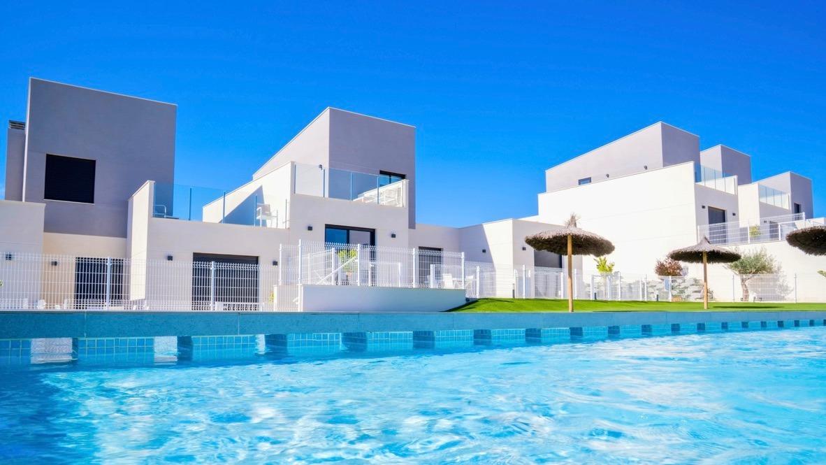 Villa in Los Brianes - Image 2