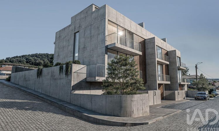 House in Areosa - view 1